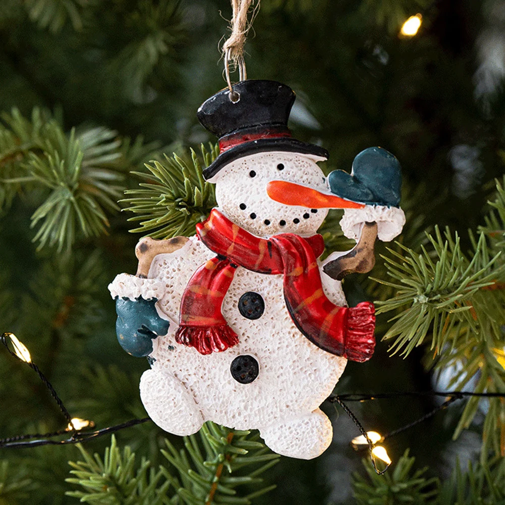 4 قطع من حلي الراتنج لتزيين شجرة عيد الميلاد مع زخارف سانتا ورجل الثلج لتعزيز العطلة للاحتفال