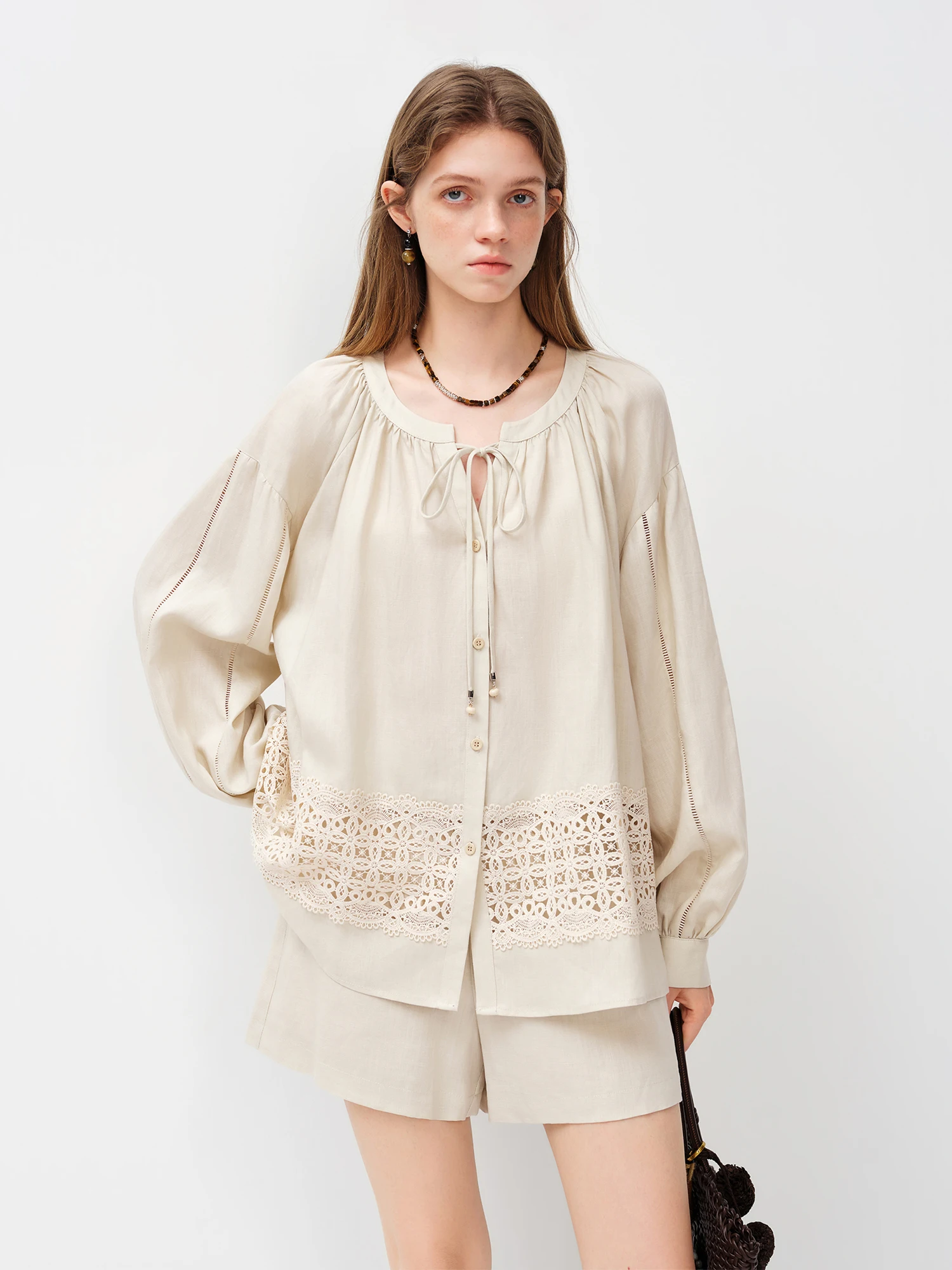 FSLE Elegant Lace-Trim Cut-Out Pattern Blouse Straight Leg Shorts Women's Spring 2026 New Arrival Stylish Matching Set Shirts