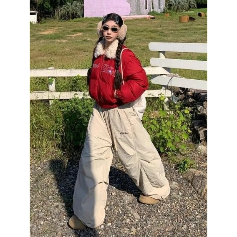 เสื้อโค้ทสไตล์อเมริกันย้อนยุคสำหรับผู้หญิง แขนยาว พิมพ์ลายตัวอักษร สไตล์ลำลอง อุ่นสบาย สีแดง แฟชั่นฤดูใบไม้ร่วงและฤดูหนาว