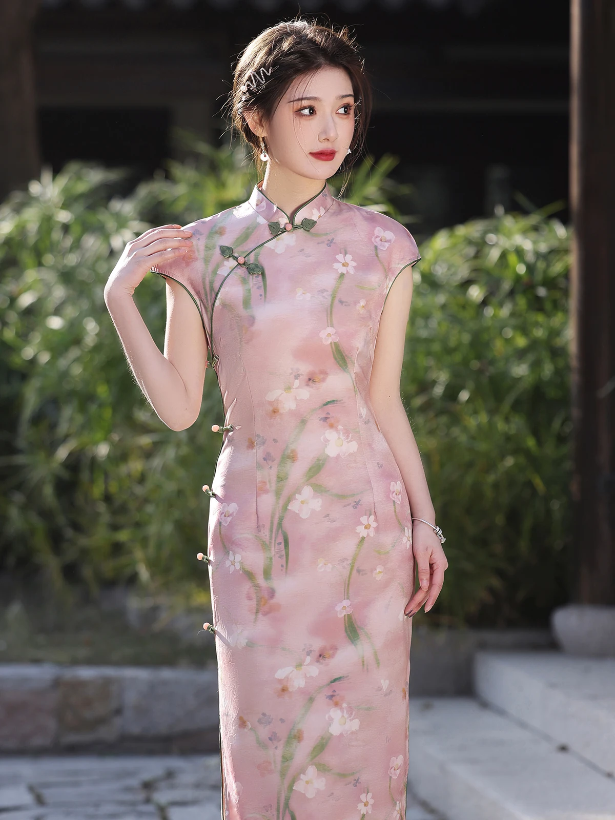 

Оригинальное розовое облегающее длинное платье для молодых женщин с боковыми пуговицами, низким разрезом, дышащее, с коротким рукавом и цветочным узором