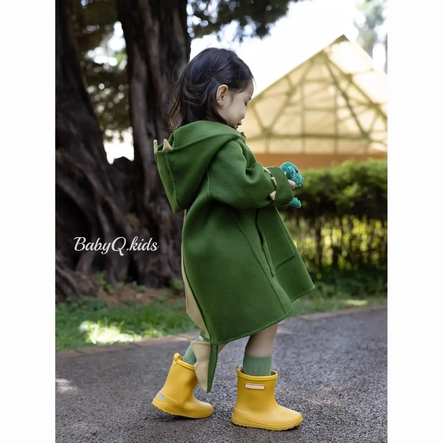 

Korean version of 2023 autumn and winter new cute dinosaur coat for boys and girls, children's medium length woolen coat trend