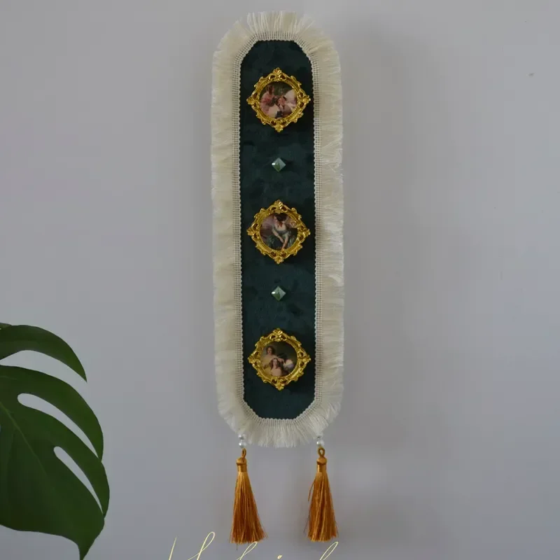 Handmade Retro Medieval Decorative Wall Hanging Painting with Pearl Chain for Living Room Dining Room Light Luxury Baroque