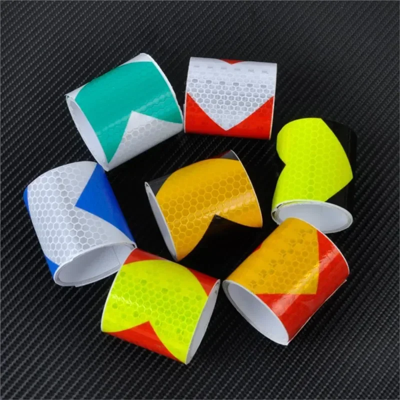 Adesivo riflettente per il corpo di sicurezza con freccia di avvertimento bicolore, striscia riflettente per auto con griglia colorata in cristallo da 5 cm * 3 m