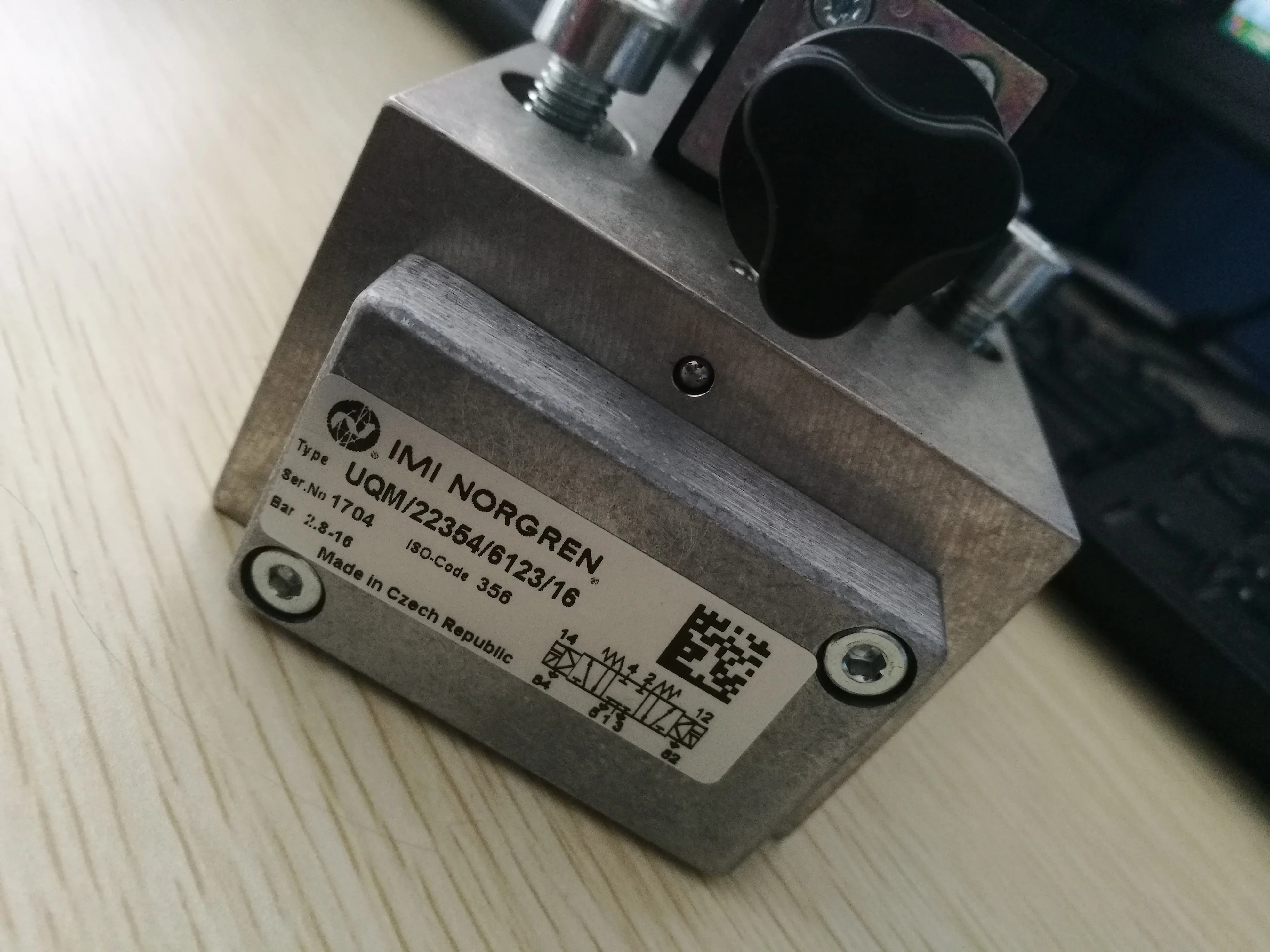 2025 Spot Norgren UQM/22253/6123/16 โซลินอยด์วาล์ว Norgren, วาล์วแผ่นฐาน Norgren