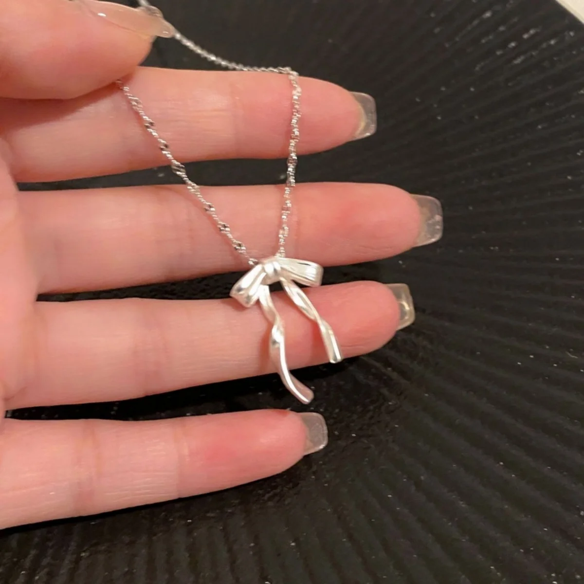 Süßer, cooler Stil Metallband-Schleife mit simulierten Perlenkette für Frauen, zierliche elegante Twist-Schleife Choker, ästhetischer Schmuck – Detail 31