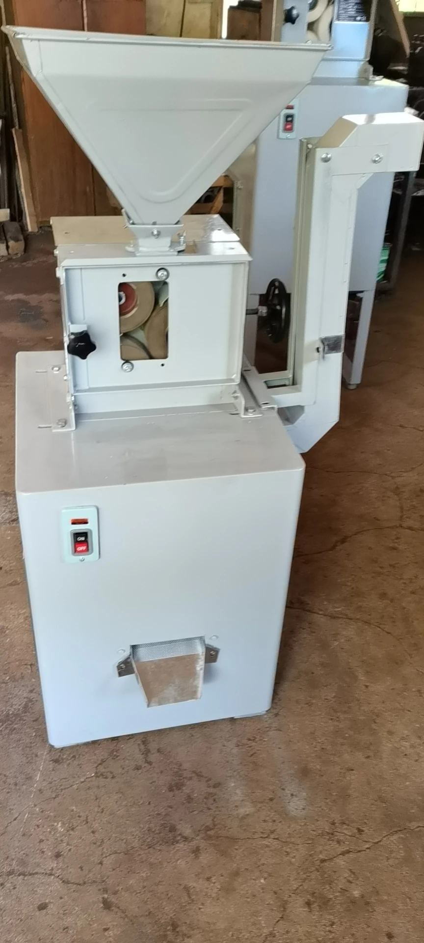 150kg/h Cocoa Peeling Machine Coffee Bean Peeler / Cocoa Bean Shelling Machine / Rice Huller Machine