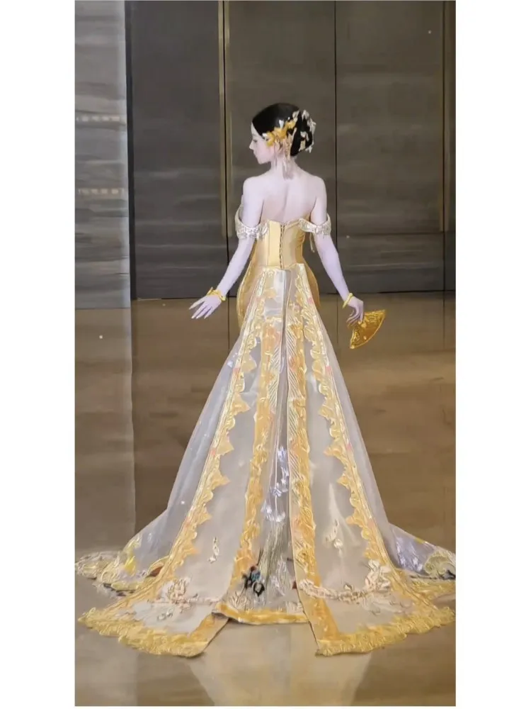 New Chinese-style strapless heavily embroidered fishtail with golden trailing toasting and wedding dress