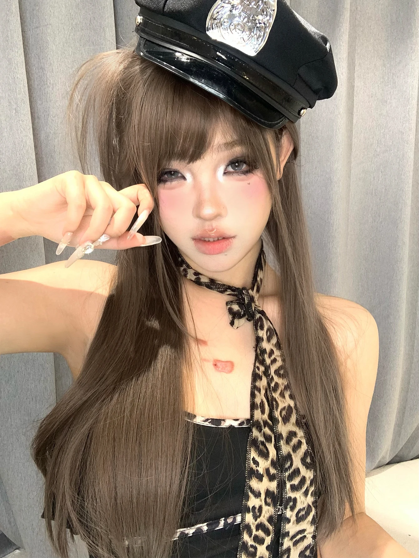 28 inch honey ash brown bang wig detail