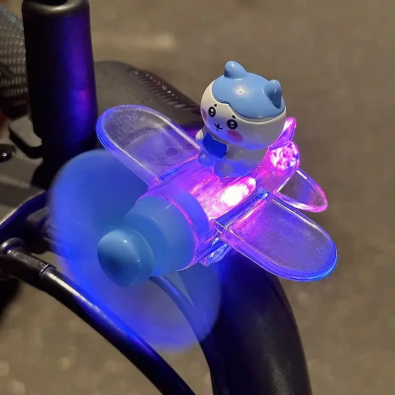 

Chiikawa Usagi ветроэнергетический самолет, украшение для велосипеда, светящийся самолет Аура, свет, детская игрушка, мультяшный подарок, Hachiware