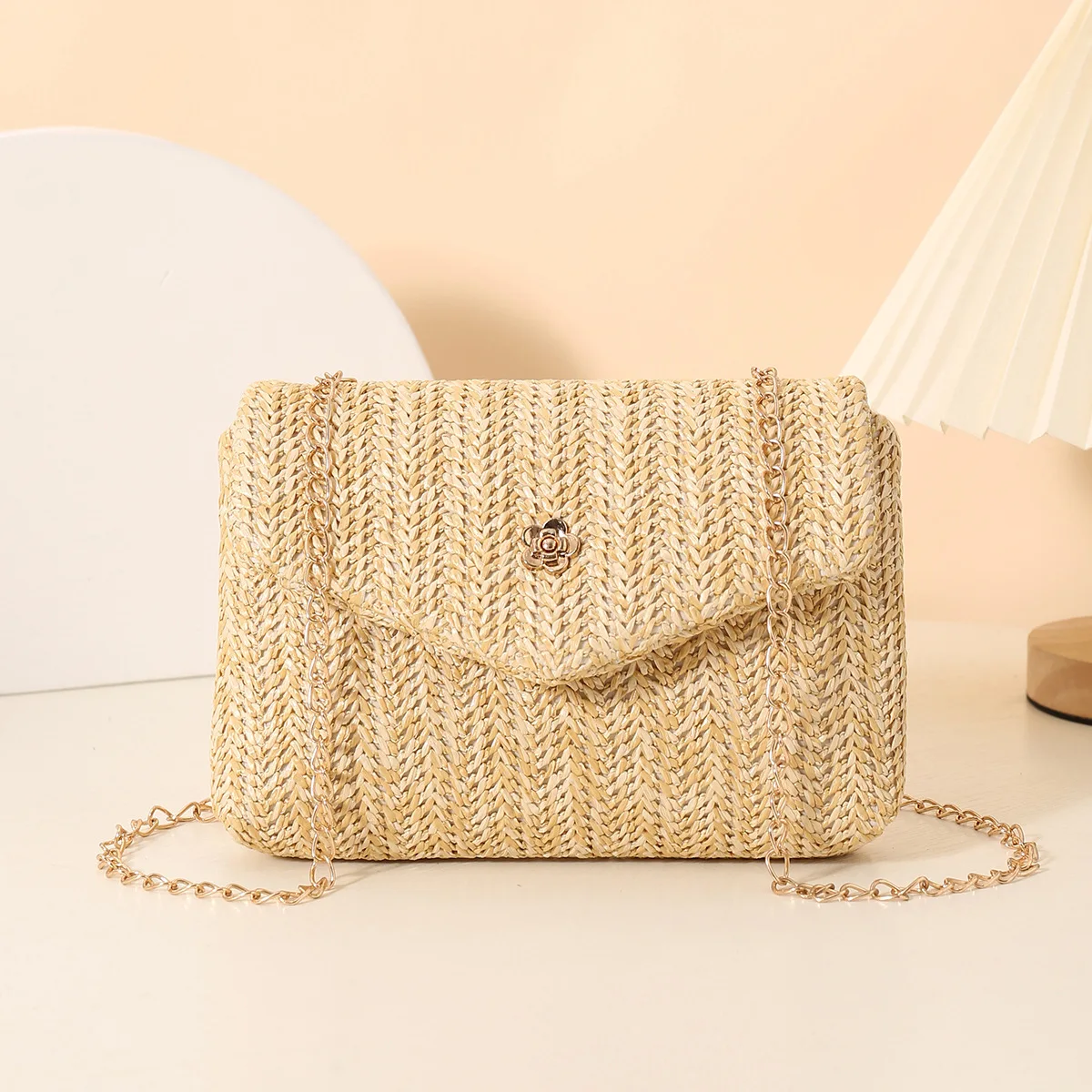 

Women's Fashion Straw Woven Crossbody Bag Flip with Magnetic Snap Simple Small Square Bag