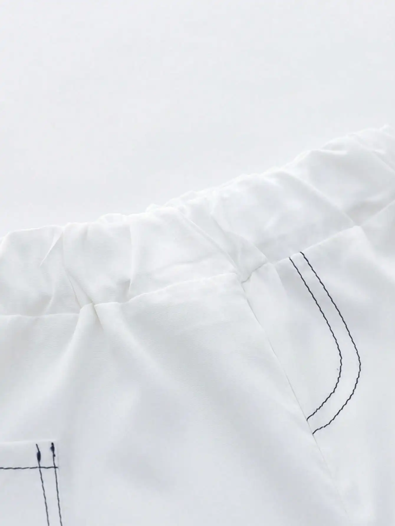 Sommermode Bedrucktes Vertikalstreifen-Polohemd und Kurzarm-Shorts-Set für Kleinkinder und Jüngere Kinder – Detail 5
