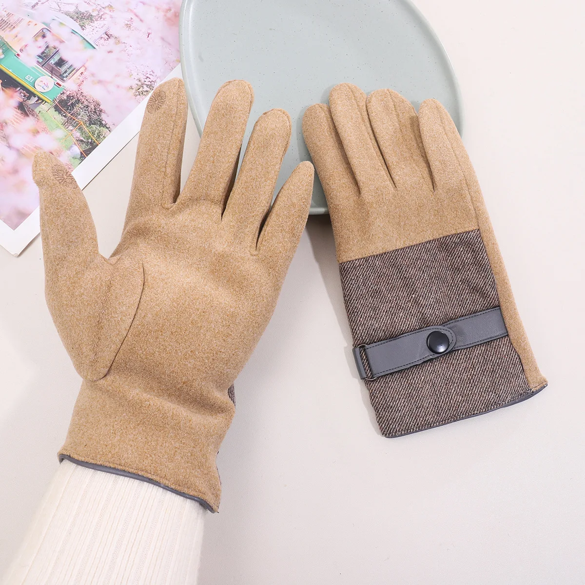 Suede Gloves for Men, Fashionable and Warm Gloves with Fleece and Anti Cold Splicing Buckle, Outdoor Cycling Gloves