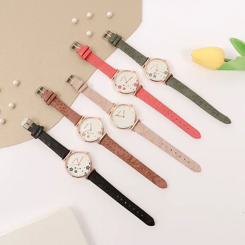 Fashion Watches For Women Leather Retro Ladies Wristwatch Flower Pattern Simple Quartz Female Watch Rhinestone New reloj mujer