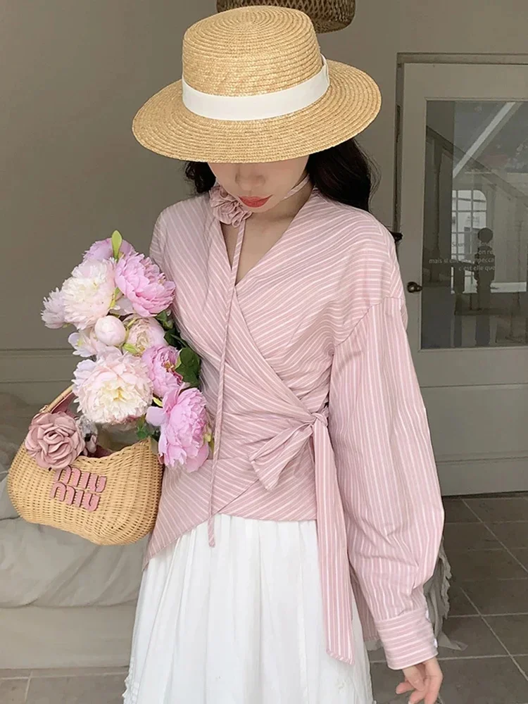 Camisa a rayas florales en 3d para mujer, blusa ajustada a la moda con cuello de pico, blusa de manga larga dulce, Tops elegantes de diseño Irregular coreano Chic para mujer