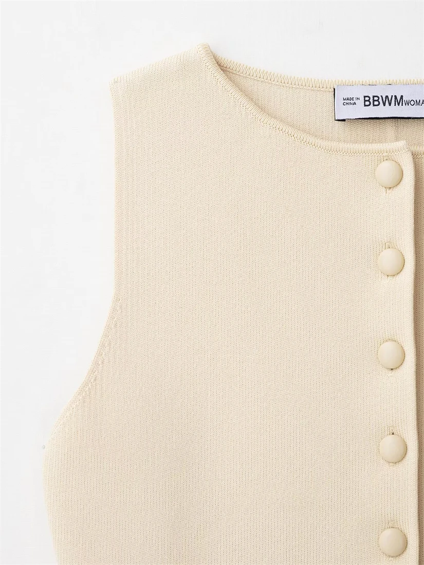 เสื้อกั๊กไหมพรมติดกระดุมแฟชั่นผู้หญิง รุ่นใหม่ปี 2025 สีพื้น กระดุมแถวเดียว สำหรับสุภาพสตรี