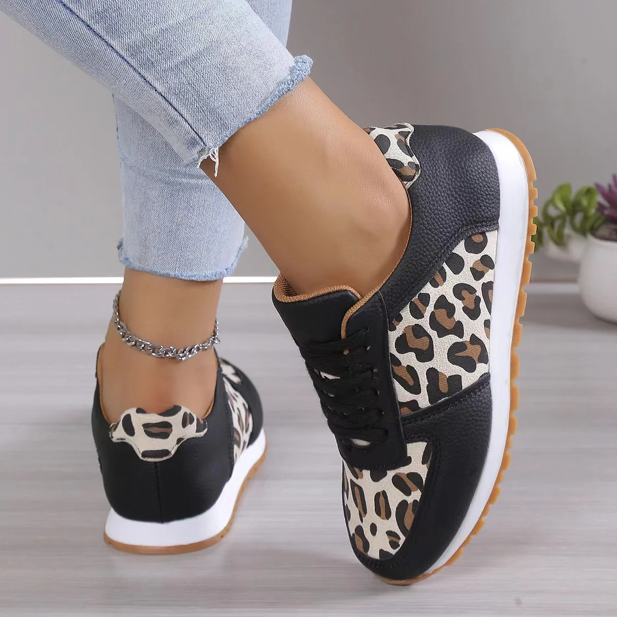 Leopard Print Shoes for Women Luxury Brand Women Sneakers Lightweight Platform Designer Ankle Shoes New Winter Casual Sneakers