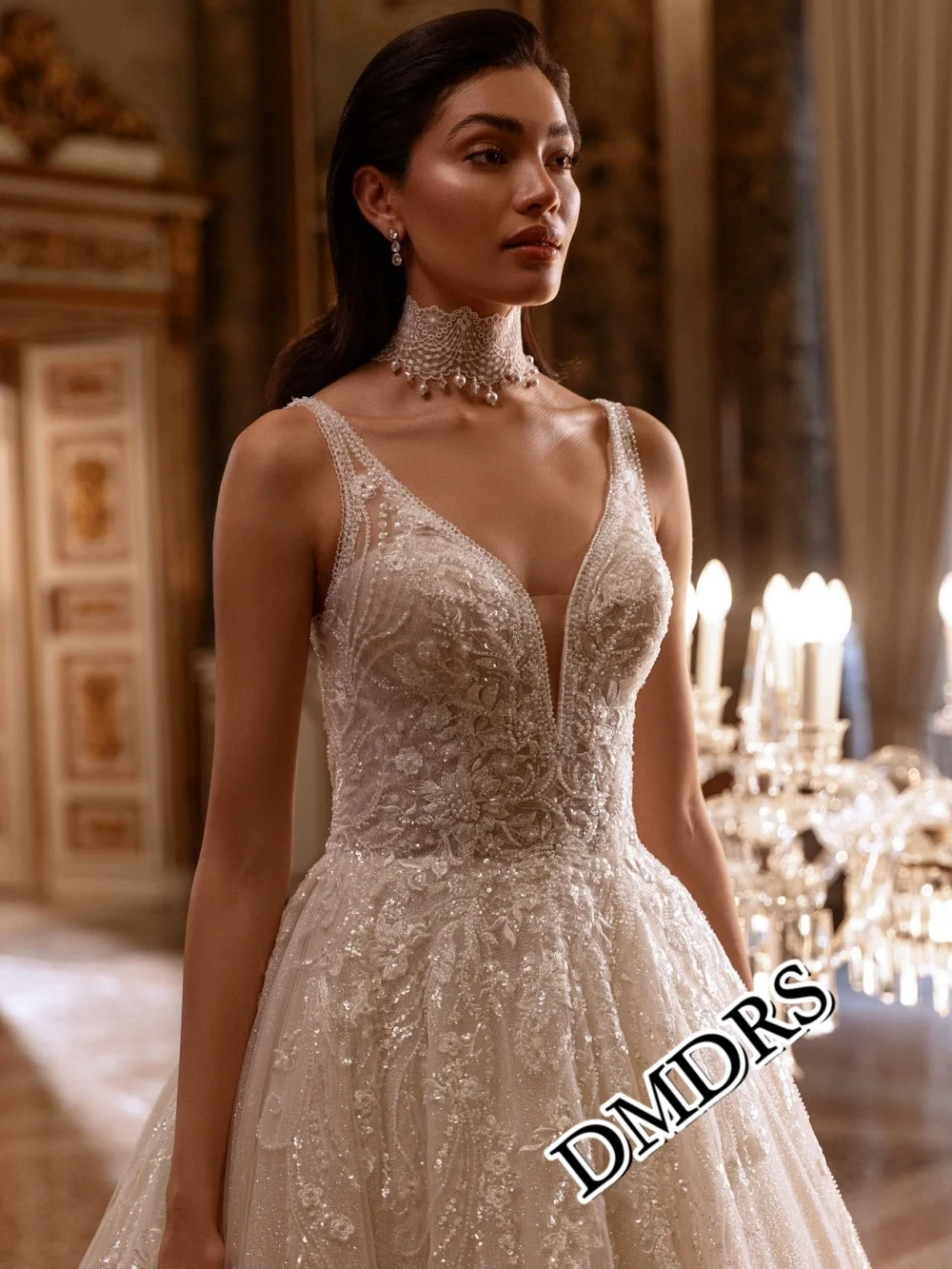 

DMDRS Stylish Spaghetti-Strap Wedding Dress Romantic V-Neck Bridal Gowns Charming Appliquéd Floor-Length Wedding Gowns Vestidos