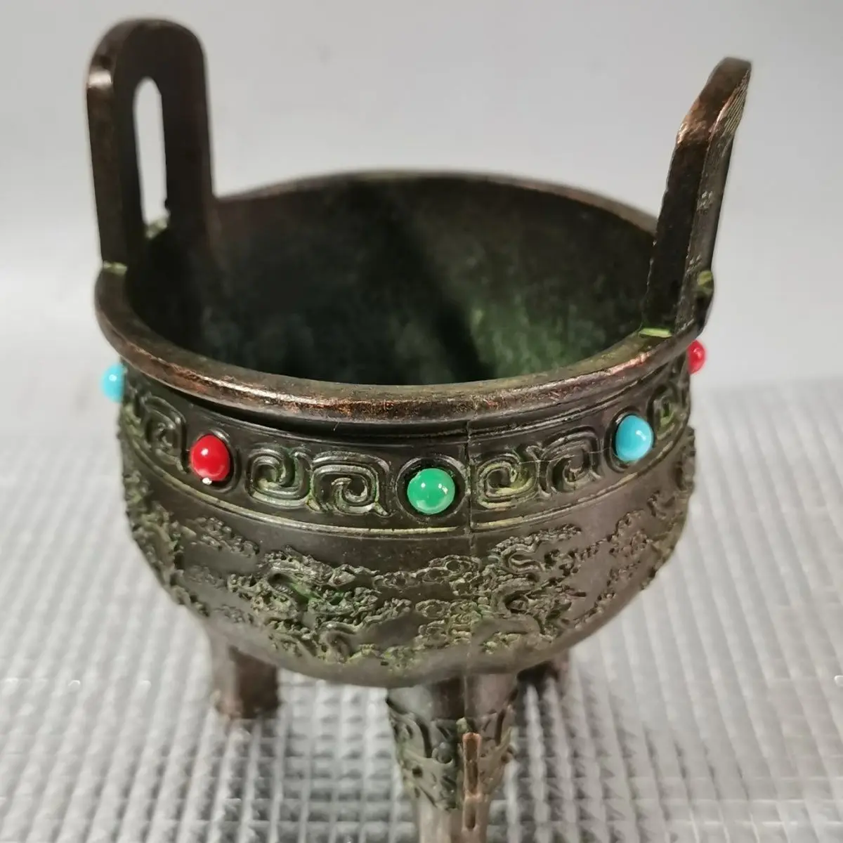 

Kowloon gemstone tripod binaural Qianlong incense burner home antique craft ornament annual system