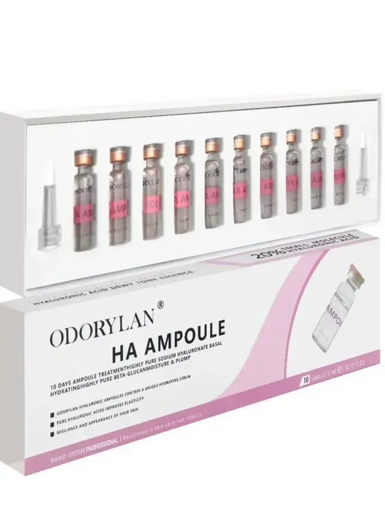 L'essenza viso all'acido ialuronico idrata la pelle