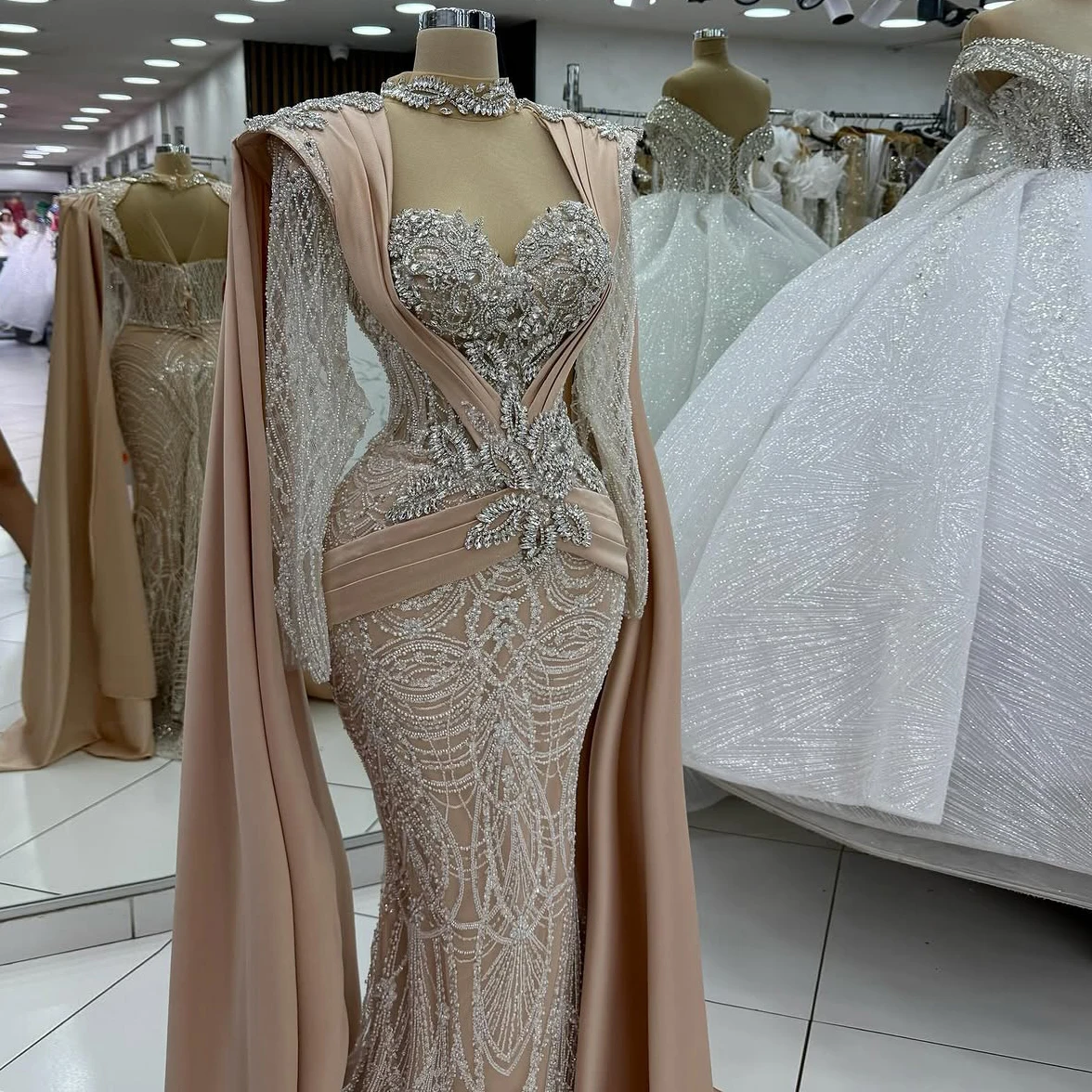 Abito da festa Dubai Champagne con mantello lungo con perline Abito da sera formale in cristallo Arabo Abiti personalizzati longues soirées eleganti