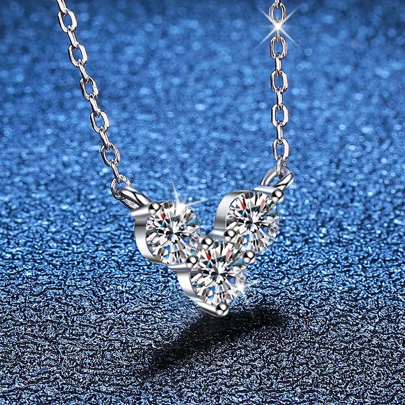 

18K gold inlaid diamond women's pendant moissanite necklace love PT950 platinum light luxury collarbone chain confession gift