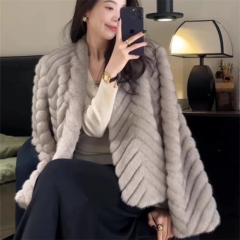 Winter Women Fashion Casual Plush Outwear Korean Ladies Long Sleeves Faux Fur Jacket Autumn Female Herringbone Pattern Fur Coat