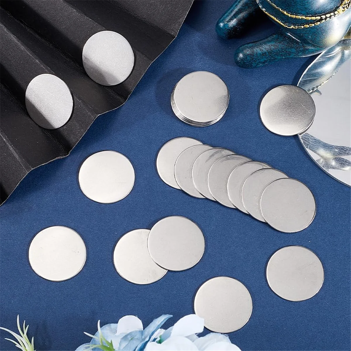 A79G 1 صندوق 40 قطع الفولاذ المقاوم للصدأ المطبوعة أقراص فارغة السائبة DIY بها بنفسك مجوهرات الحرفية اسم العلامات قلادة أقراط النقش المورد