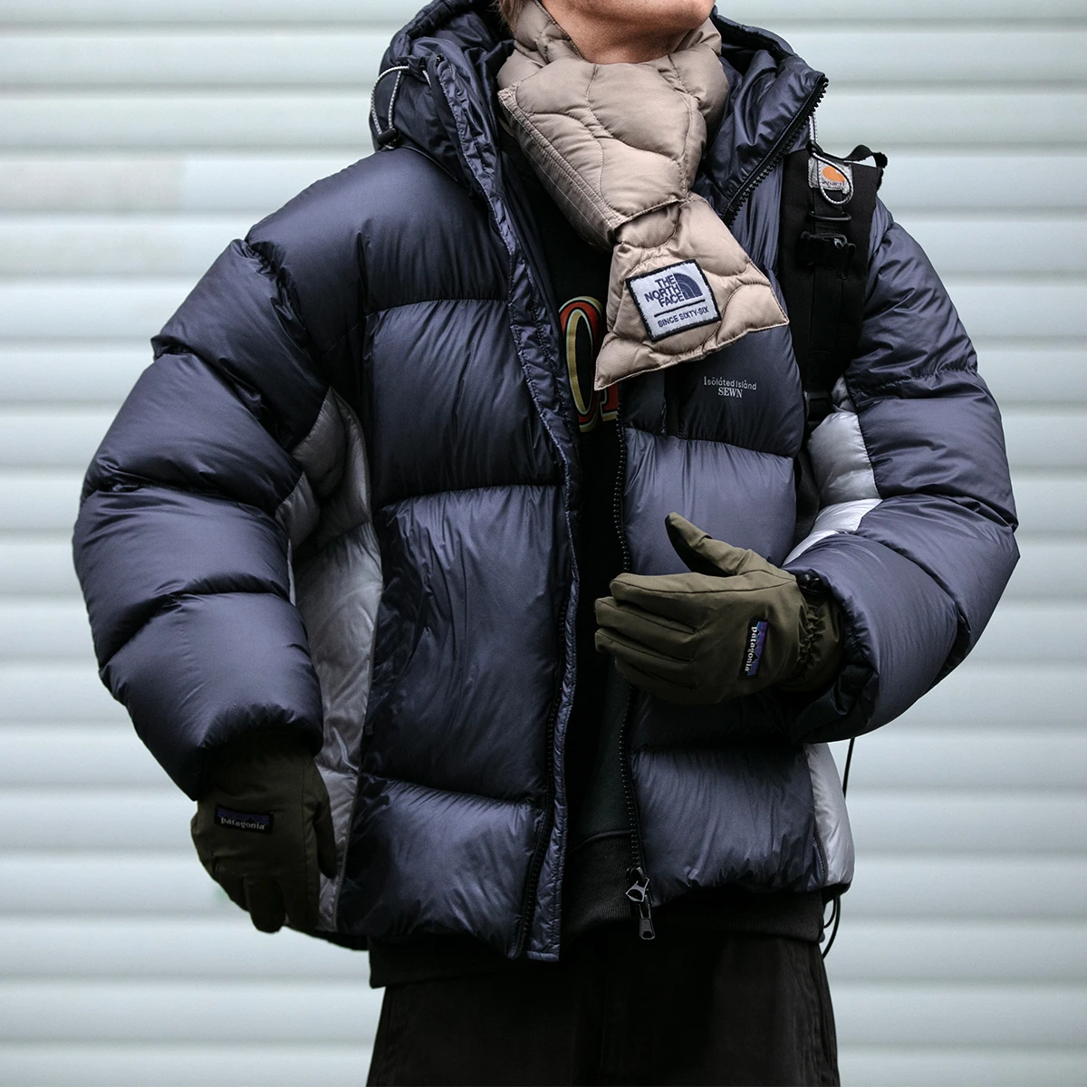 Piumino imbottito con cappuccio color block unisex per escursionismo all'aperto Piumino spesso leggero imbottito caldo antivento per coppie alla moda