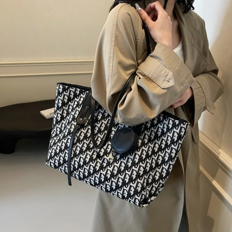 

Stylish Handbag For Women A Signature Piece That Becomes Synonymous With Your Personal Brand