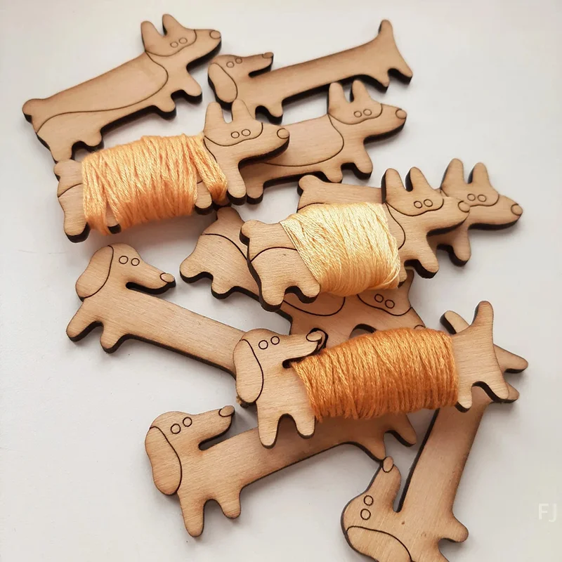 

[YU]New Wooden Embroidered Spool Fun Corgi And Dachshund Shape Spool Sewing Thread Needle Storage