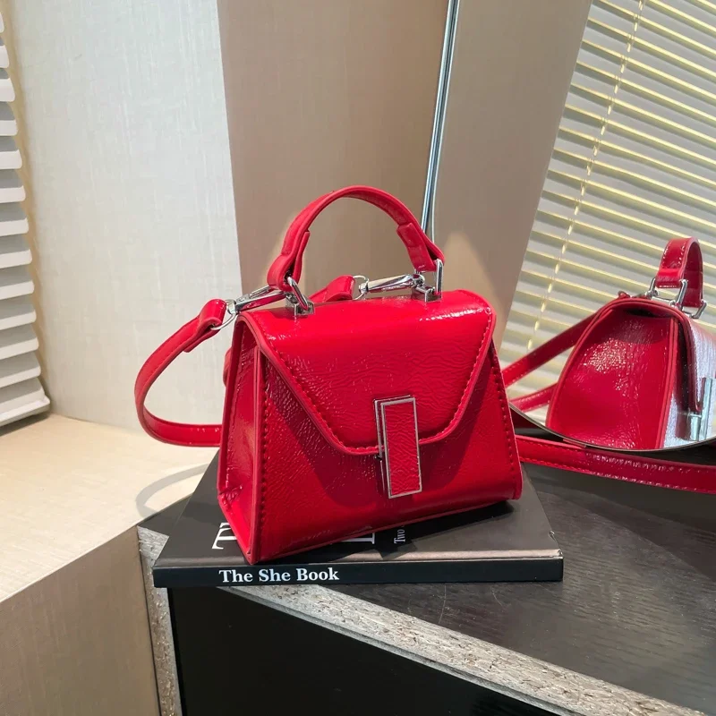 

2025 новые маленькие квадратные сумки через плечо и через плечо из искусственной кожи, простые модные универсальные индивидуальные поясные сумки с застежкой для женщин, сумки