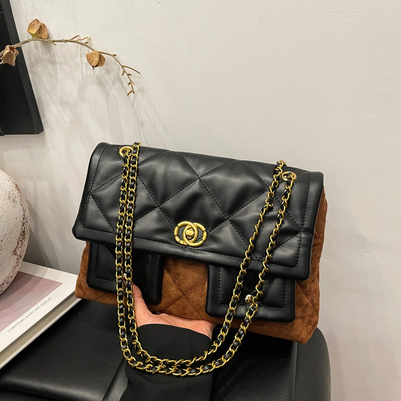 

2025 Chain-Integrated Cube Bag, Elevated Convertible Top Handle & Shoulder Purse for Women, Sculptural Vegan Leather Day