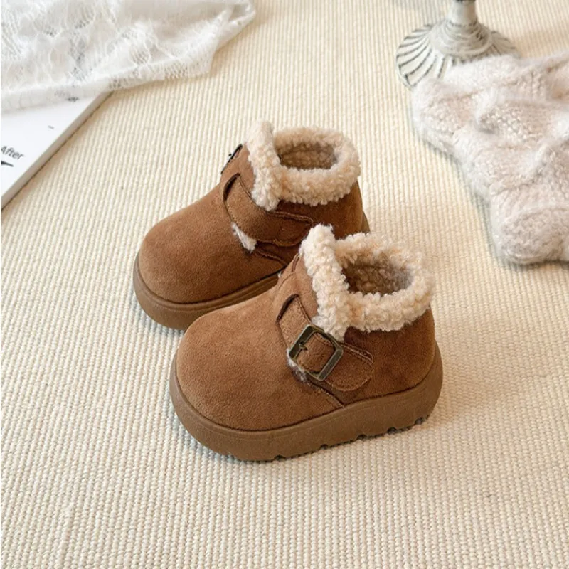 بطاقة بناتي ملونة باللون القهوة مع أحذية رياضية مخملية 2025 شتاء منتج جديد أحذية قطنية للأطفال أحذية ثلج للأولاد أحذية كاجوال 23-32