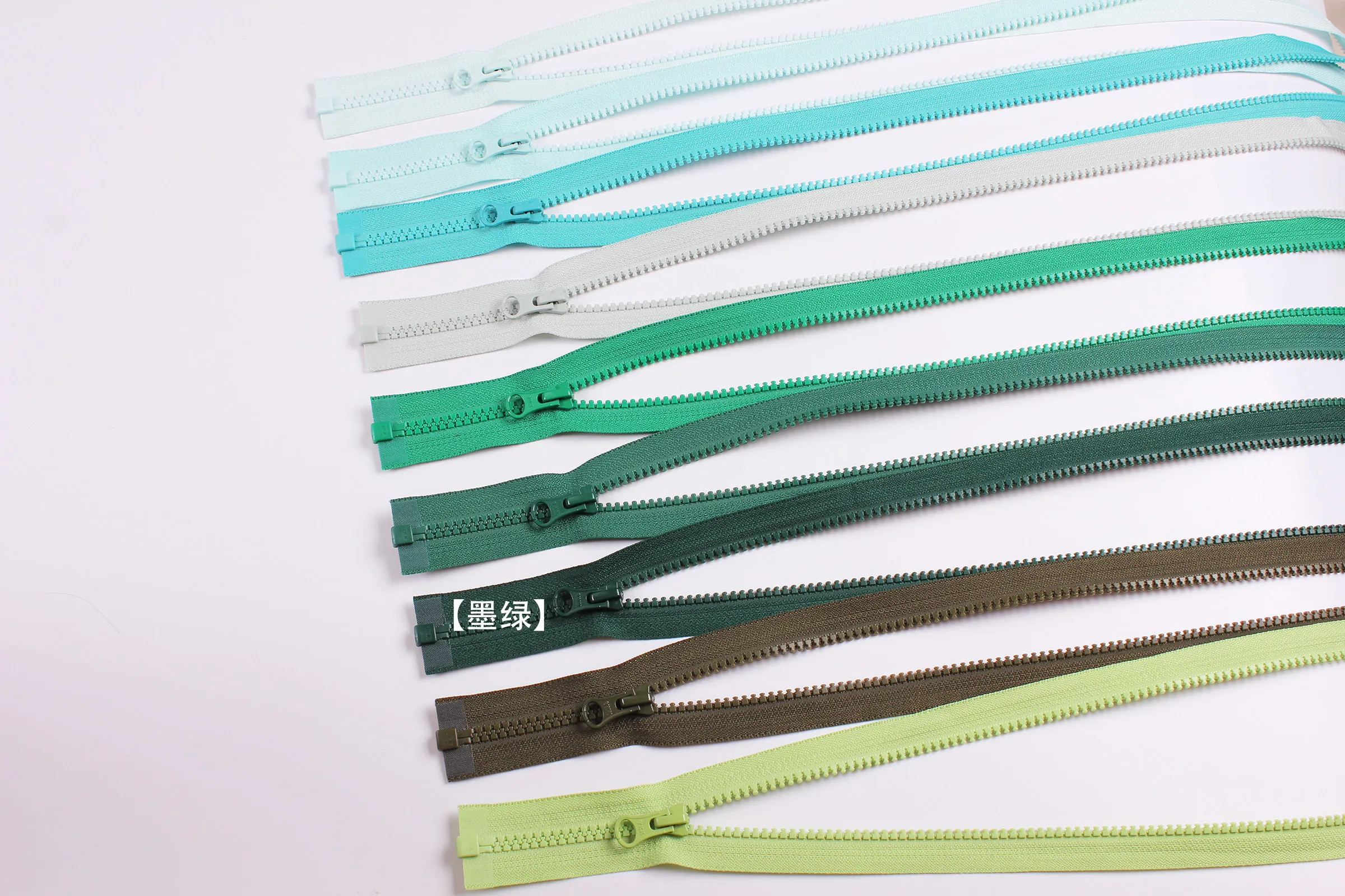 YKK-Reißverschluss Nr. 5 Harz-Gummi-Zahnöffnung, Reißverschluss am Schaf, dicke Schuljacke, Daunenbaumwolle, Echt – Detail 29