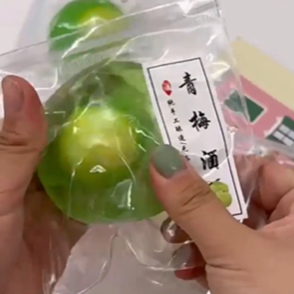 Regalo di trucco Giocattolo da spremere fresco Frutta Vino Giocattolo da pizzico modellabile Prugna verde Giocattolo da palla fatto a mano Giocattoli per bambini