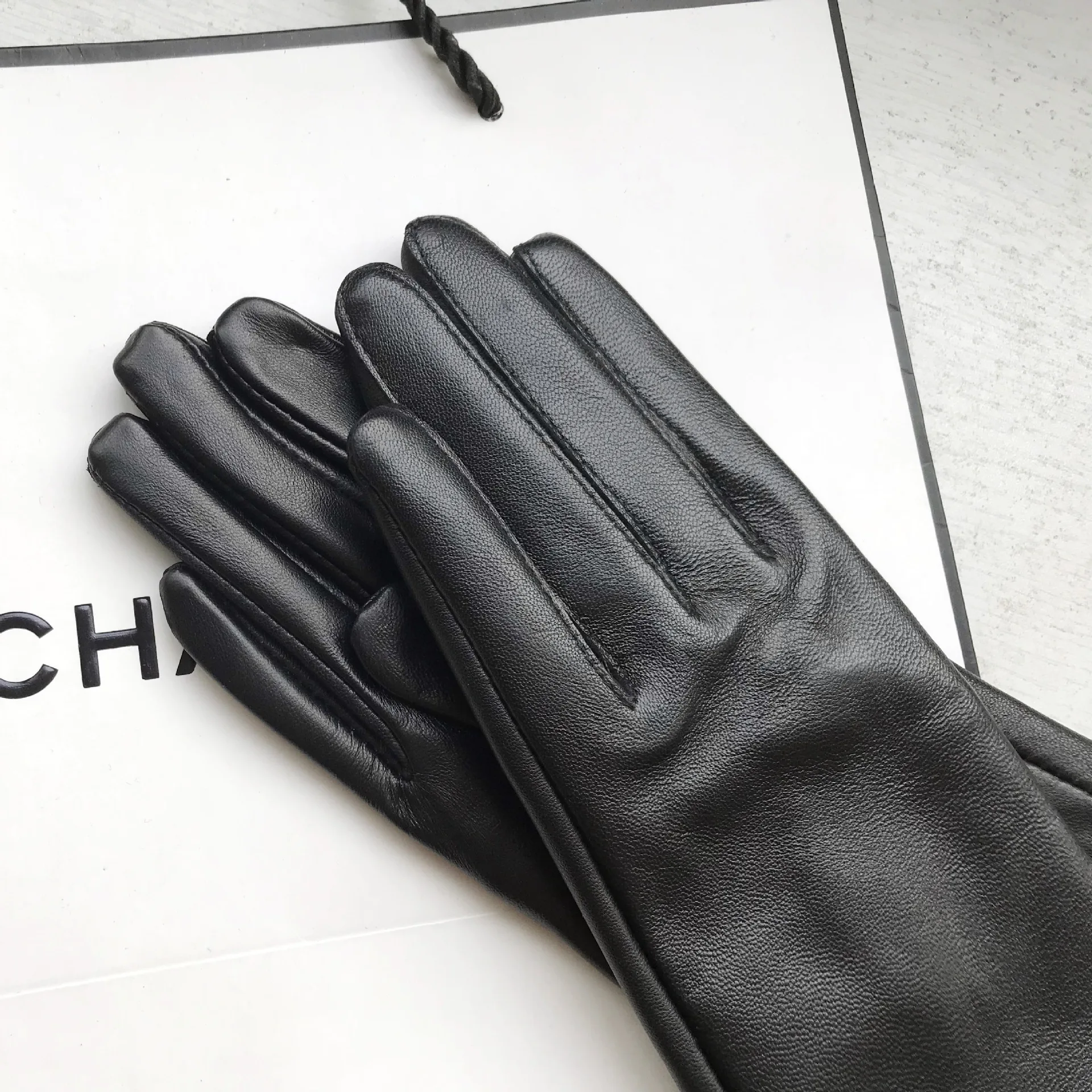 Ladies Sheepskin Gloves Classic Solid Color Real Leather Spring Velvet Lining Cycling Driving Gloves Autumn Winter