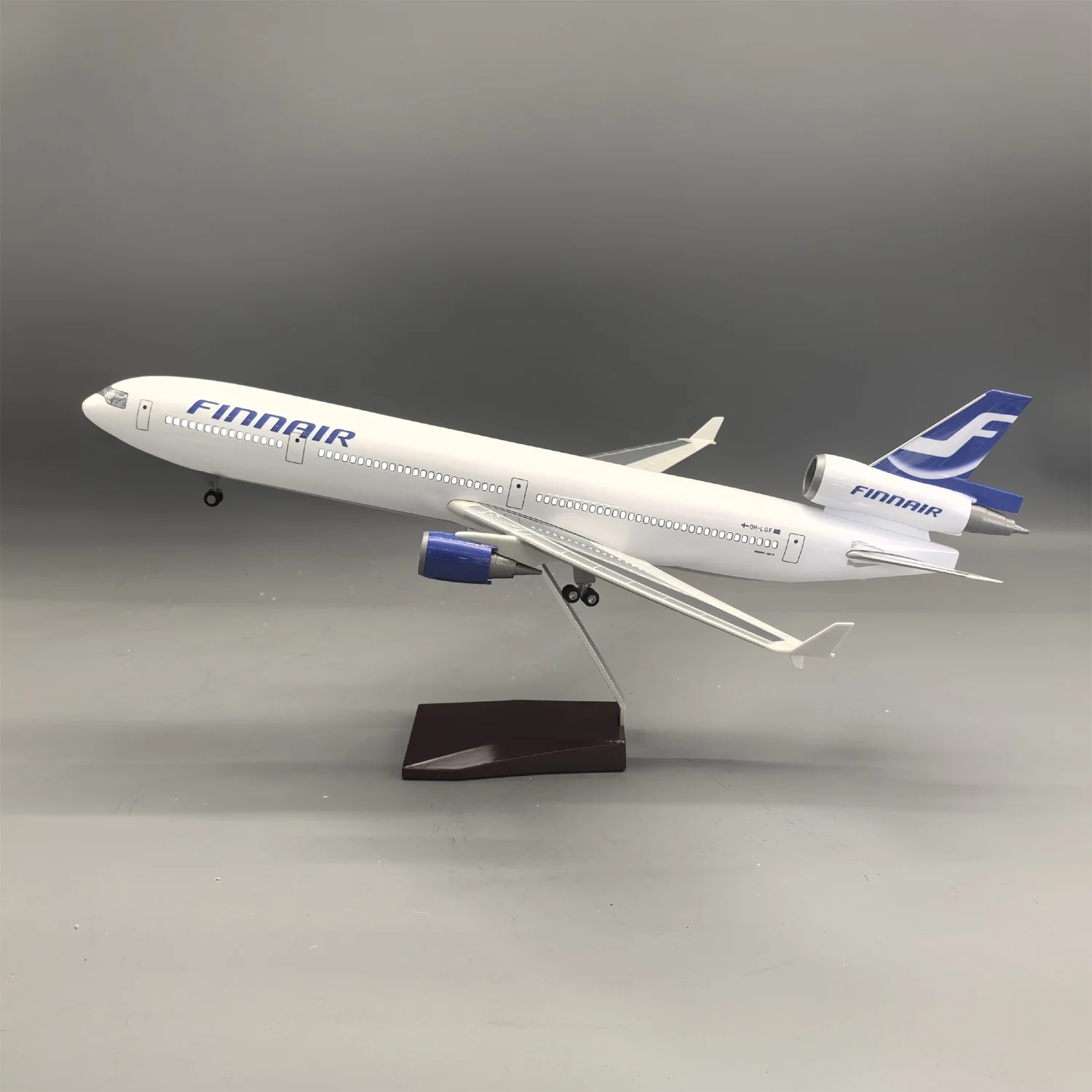 

1:130 Scale child toy plane Finnair MD-11 adults fun 47cm resin Airplanes Model Kit With Lights And Wooden Base Collected Gift