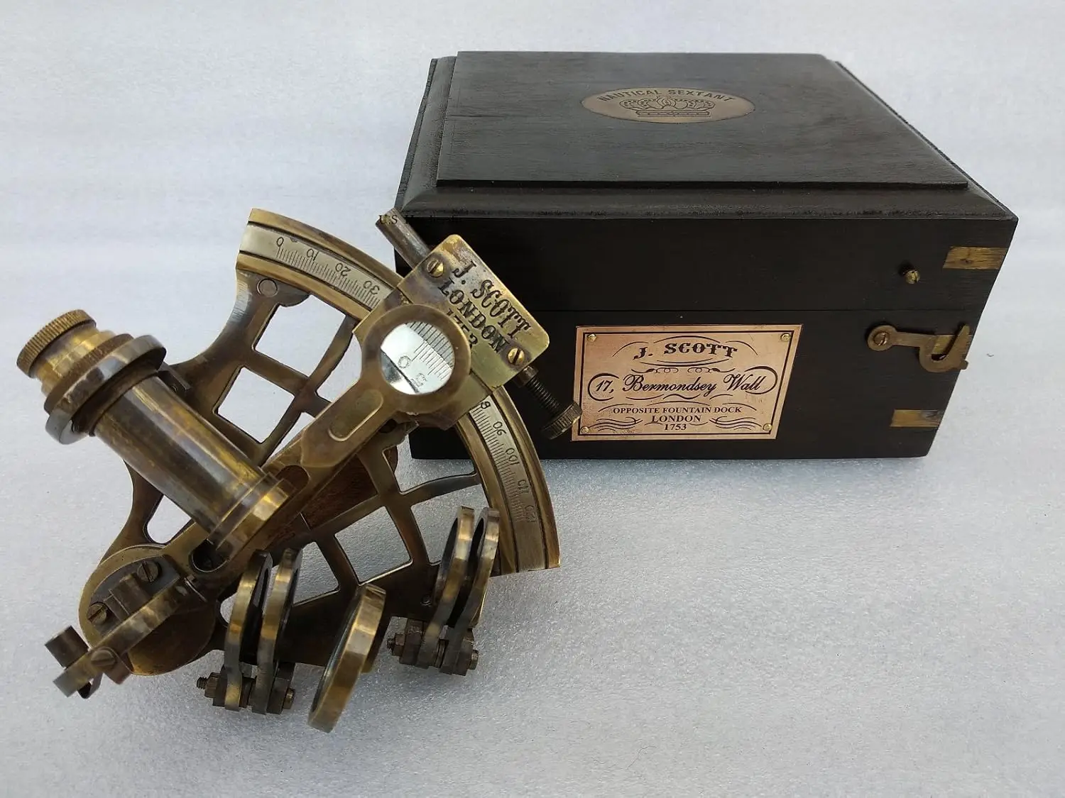 Brass Vintage Sextant, 4.75 x 4.25 x 2.5 inches, with Hardwood Box, 5.9 x 5.9 x 3.3 inches