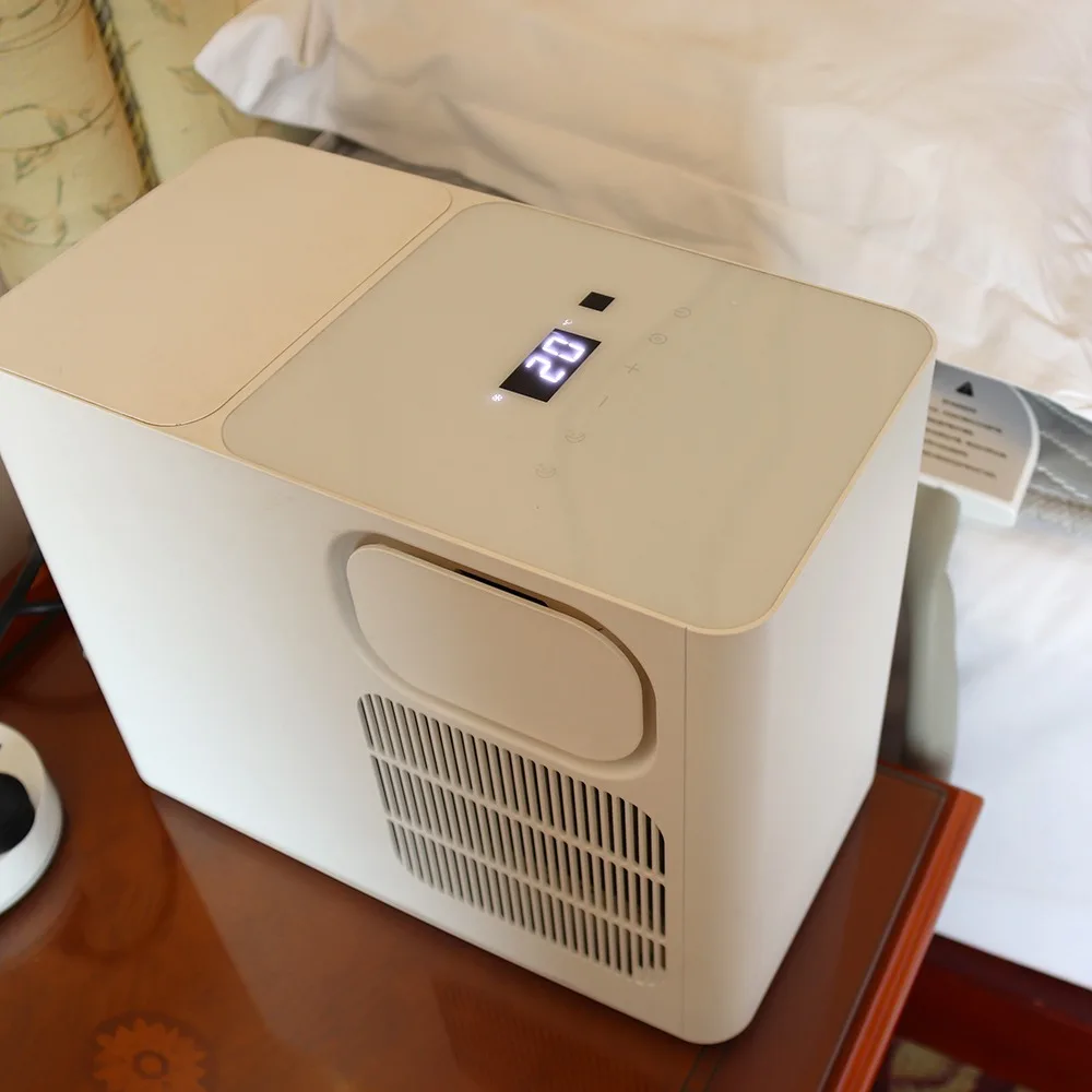 Intelligent water-cooled heating mattress with a 52*203 dual-zone temperature control system