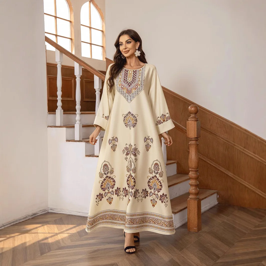 Middle East, Europe and The United States Muslim Dress Round Neck Printing Hot Diamond Beads Loose A-shaped Robe