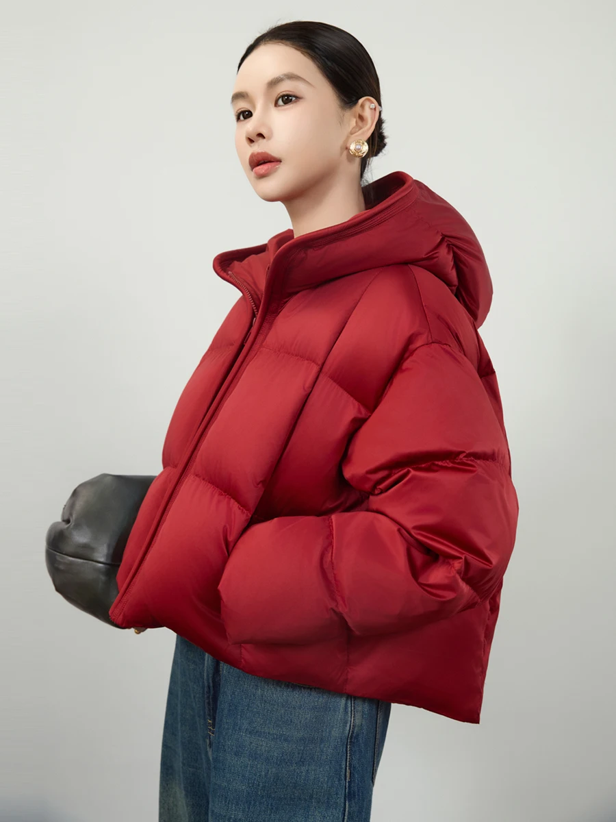 

Красная женская куртка-пуховик из искусственного меха с наполнителем из 95% белого гусиного пуха, свободного кроя, теплая, удобная, на молнии