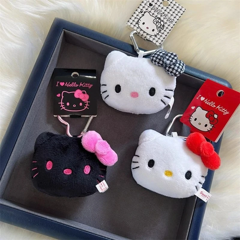 HelloKitty love pendant, cute cartoon bag key pendant, cute creative design, light luxury niche pendant, holiday gift wholesale