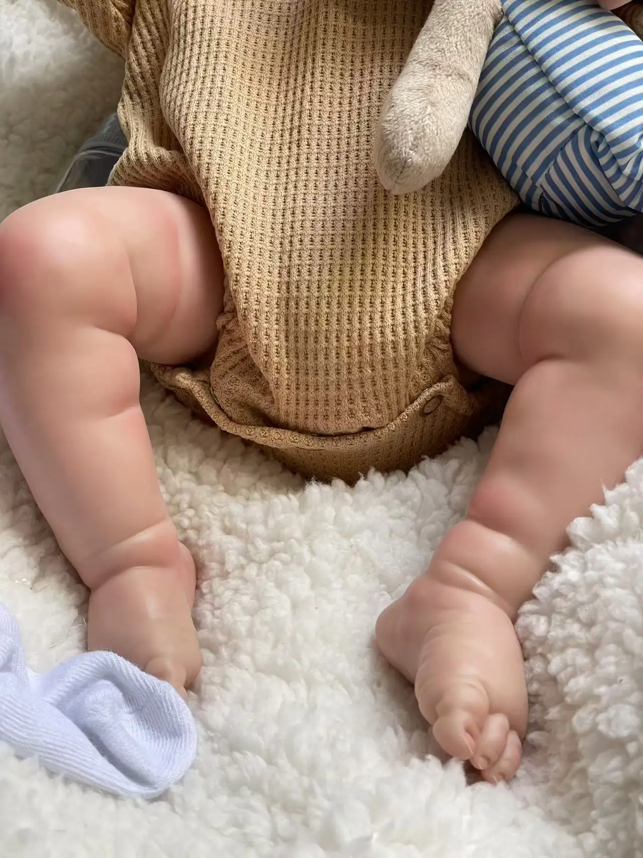 Cokela 48cm / 19 cali Realistyczna Lalka Niemowlęca Urocza Lalka Winylowa Prawdziwie Miękka w Dotyku Zabawka dla Dzieci Lalka w Pozycji Śpiącej Silikonowa Lalka Reborn