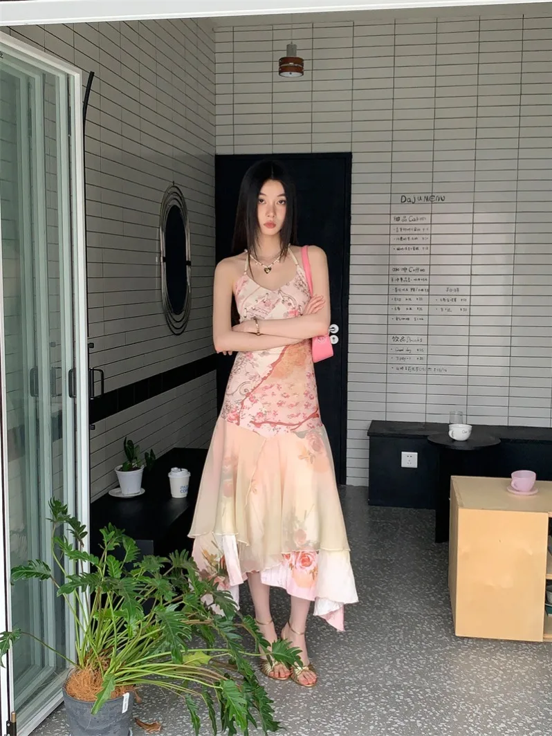 Vestido de gasa con volantes y cuello Halter con espalda descubierta y retazos florales franceses para mujer, vestido de hadas informal ajustado para vacaciones en la playa