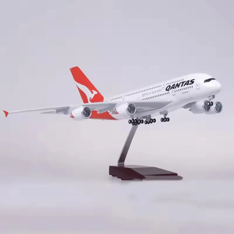 جديد 1:160 مقياس طائرة A380 QANTAS نموذج طيران ث الضوء والعجلة دييكاست الراتنج طائرة جمع الديكور عرض اللعب