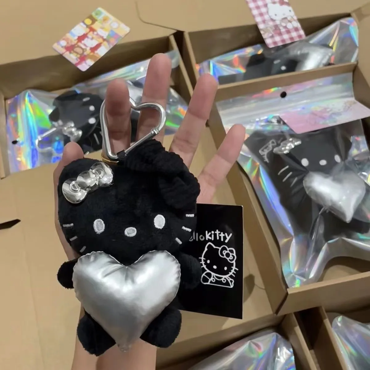 พวงกุญแจตุ๊กตาคิตตี้สีดำผิวขาวน่ารักสไตล์ซานริโอ้ เฮลโล คิตตี้  ของขวัญสำหรับสาวๆ
