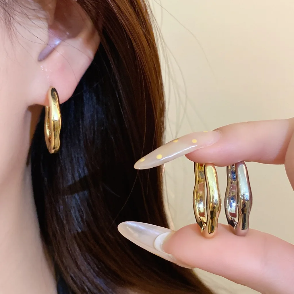 Irregular Hoop Earrings Organic Curved Click‑Lock Huggie Earring for Women Minimalist Geometric Jewelry for Daily