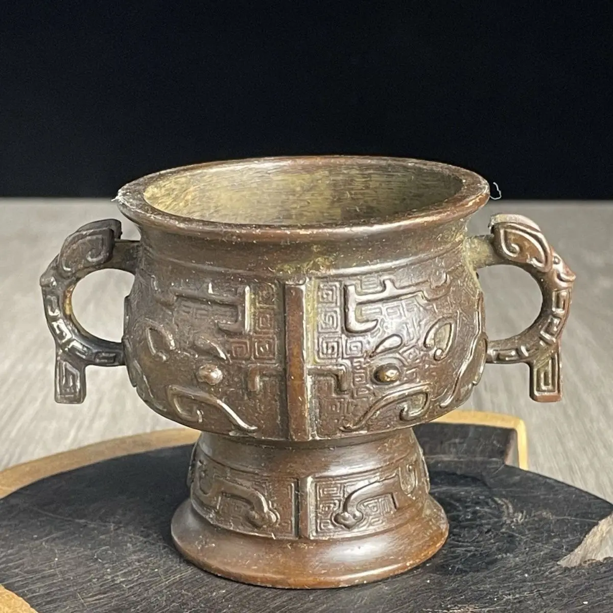 Retro Human-faced beast, three-legged beast Wine Cup Wine Vessel  Ornament Decoration Tea Pet Figurines Desk Decor Accessories