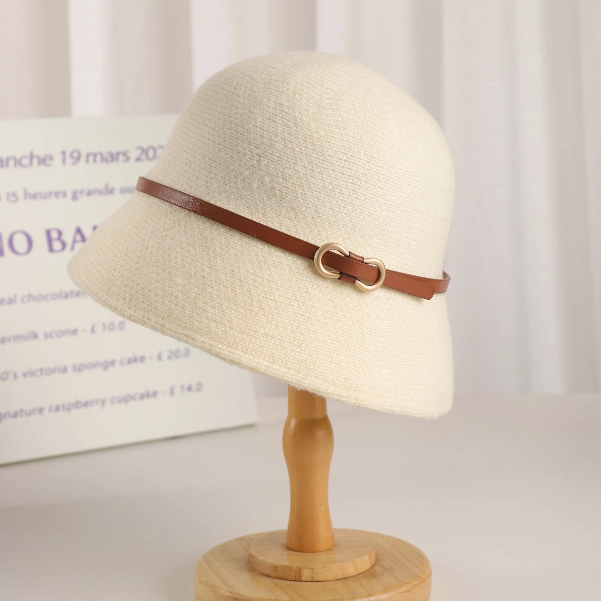 Women's Autumn and Winter Gentle Style Knitted Fisherman Bucket Hat with Figure-Eight Buckle Decoration, Short Brim for Face-Shading and Slimming Effect, Suitable for Daily Commuting, Shopping, Travel, and Keeping Warm