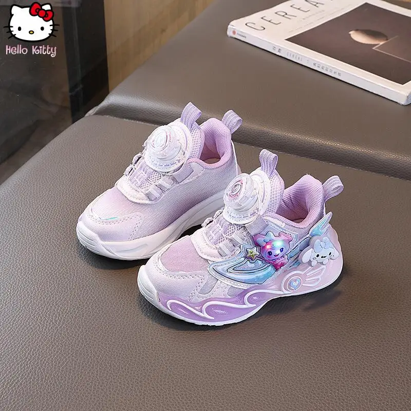 

Новая повседневная обувь для девочек в стиле аниме Sanrio, весенне-осенняя новая спортивная обувь Kuromi с вращающимися пуговицами, детская спортивная обувь Kawaii с легкой мягкой подошвой